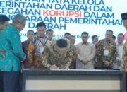 Bupati Sijunjung Tandatangani Komitmen Bersama Perbaikan Tata Kelola Perencanaan, Penganggaran serta Pengadaan Barang dan Jasa