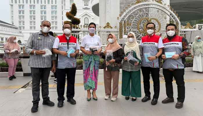 Kabut Asap, Pertamina Patra Niaga Regional Sumbagut Bagikan 2.200 Masker di Medan 2 Pertamina Patra Niaga Regional Sumbagut bagikan Masker di Kota Medan