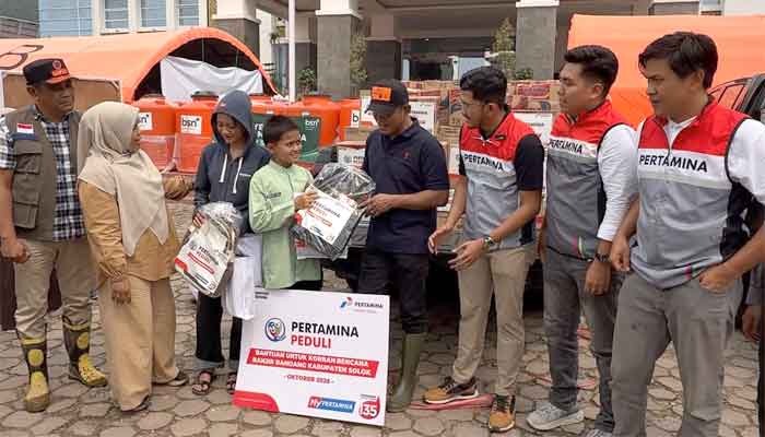 Pertamina Patra Niaga Regional Sumbagut Salurkan Bantuan untuk Pemulihan Pascabencana Banjir Bandang di Kabupaten Solok