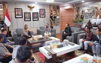 Pertamina Patra Niaga Regional Sumbagut Bersama Polda Aceh Tingkatkan Pengawasan Pelayanan Energi 5 Executive General Manager PT Pertamina Patra Niaga Regional Sumbagut, Fanda Chrismianto, beserta jajaran manajemen saat bersilaturahmi dengan Kapolda Aceh, Irjen Pol. Ruddi Setiawan