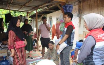 Pertamina Patra Niaga Salurkan Bantuan bagi Warga Terdampak Banjir di Kota Padang