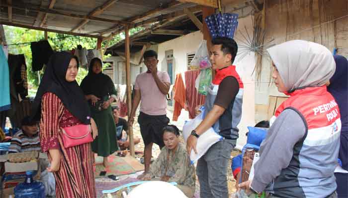 Pertamina Patra Niaga Salurkan Bantuan bagi Warga Terdampak Banjir di Kota Padang