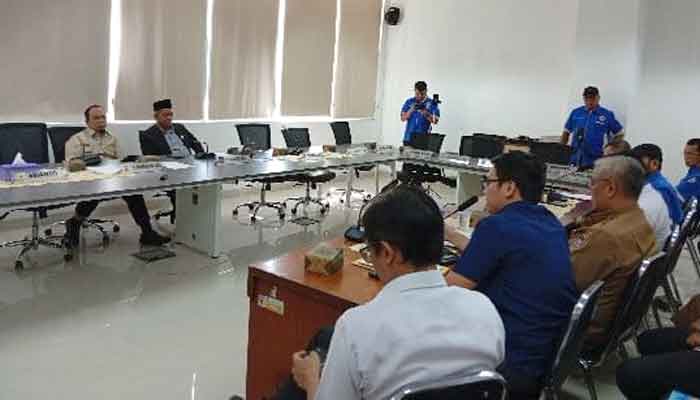 Driver Sampaikan 10 Tuntutan ke Komisi IV DPRD, Ini Fakta tentang Ojol di Kota Padang 1 Rapat Komisi IV DPRD Kota Padang, Dinas Tenaga Kerja dan Perindustrian, Dinas Perhubungan, BPJS Ketenagakerjaan dengan Manajemen dan perwakilan Driver Maxim
