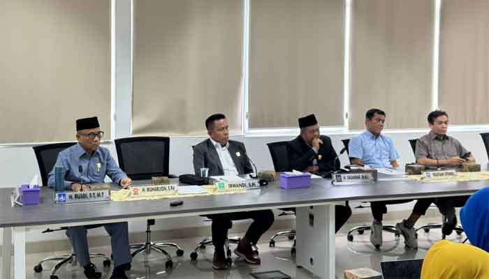 Driver Sampaikan 10 Tuntutan ke Komisi IV DPRD, Ini Fakta tentang Ojol di Kota Padang 2 Pertemuan Komisi IV DPRD Kota Padang, Dinas Tenaga Kerja dan Perindustrian, Dinas Perhubungan, BPJS Ketenagakerjaan dengan Manajemen dan perwakilan Driver Maxim Padang