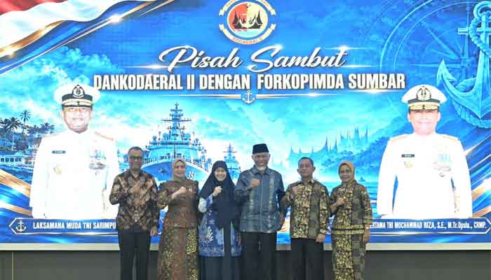 Pemprov Sumbar Gelar Pisah Sambut Komandan Kodaeral II, Laksamana Mochammad Riza Gantikan Sarimpunan Tanjung 1 Gubernur Sumbar, Mahyeldi dalam acara pisah sambut Komandan Kodaeral II dari Laksamana Muda TNI Sarimpunan Tanjung kepada Laksamana Pertama TNI Mochammad Riza, S.E., M.Tr.Opsla., CRMP di Auditorium Gubernuran