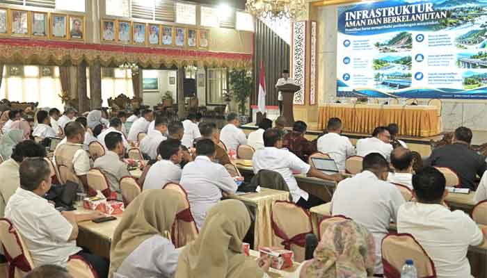 Gubernur Sumbar: Sinkronisasi Program Kunci Percepatan Pemulihan Pascabencana 1 Gubernur Sumbar, Mahyeldi buka Rakor dan Sinkronisasi Pelaksanaan Kegiatan dan Percepatan Rehabilitasi dan Rekonstruksi Pascabencana (PRRP) Tahun Anggaran 2026 serta Rencana Kerja Tahun Anggaran 2027 pada Instansi Vertikal Kementerian/Lembaga Bidang Infrastruktur di Bukittinggi