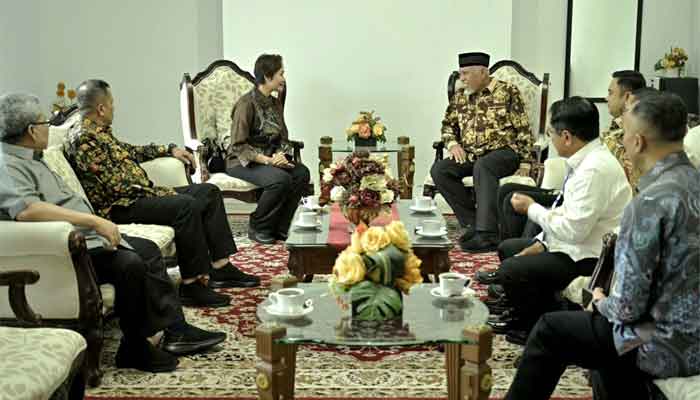 Begini Komitmen Pemkab Padang Pariaman dalam Penguatan Tata Kelola Pemerintahan dan Pencegahan Korupsi 1 Bupati Padang Pariaman, John Kenedy Azis saat mengikuti Rapat Koordinasi Penguatan Tata Kelola Pemerintah Daerah dan Pencegahan Korupsi dalam Penyelenggaraan Pemerintahan Daerah di Auditorium Gubernuran Sumatera Barat