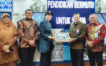 Bupati Dharmasraya Berhasil Bawa Rp 48 M dari Pusat untuk Revitalisasi 87 Sekolah 6 Bupati Dharmasraya, Annisa Suci Ramadhani berhasil bawa Rp 48 Miliar dari Pemerintah Pusat untuk Revitalisasi 87 Sekolah