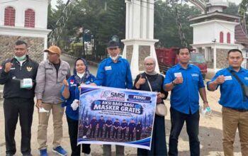 Kualitas Udara Menurun Akibat Kabut Asap, SMSI Kabupaten Solok Gelar Aksi Sosial Pembagian Masker Gratis 3 Pengurus SMSI Kabupaten Solok Gelar Aksi Sosial Pembagian Masker Gratis kepada masyarakat