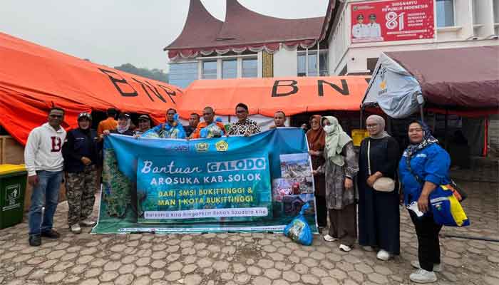 SMSI bersama MAN 1 Kota Bukittinggi Serahkan Bantuan bagi Masyarakat Terdampak Bencana Galodo di Kabupaten Solok