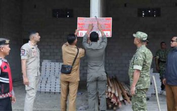 Tim Gabungan Pemko Payakumbuh segel 5 bangunan di 3 kecamatan berbeda
