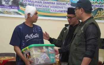UNP Charity Salurkan Bantuan bagi Korban Bencana Banjir Bandang di Solok