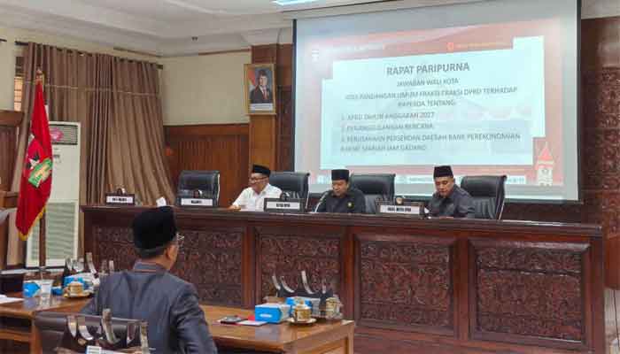 Wako Bukittinggi Sampaikan Jawaban terhadap Pandangan Umum Fraksi DPRD Atas 3 Ranperda 2 Wako Bukittinggi Sampaikan Jawaban terhadap Pandangan Umum Fraksi DPRD Atas 3 Ranperda