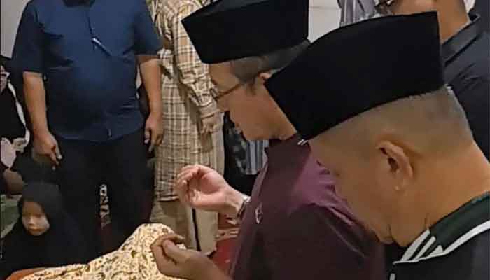 Pemko Payakumbuh Berduka, Wako dan Wawako Lepas Kepergian ASN Teladan Iwan 1 Wako Zulmaeta dan Wawako Elzadaswarman lepas kepergian ASN teladan Pemko Payakumbuh, Iwan