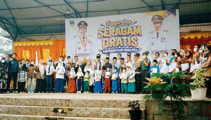 Pelajar Baru Kecamatan Sungai Pagu Terima Bantuan Baju Seragam Sekolah Gratis
