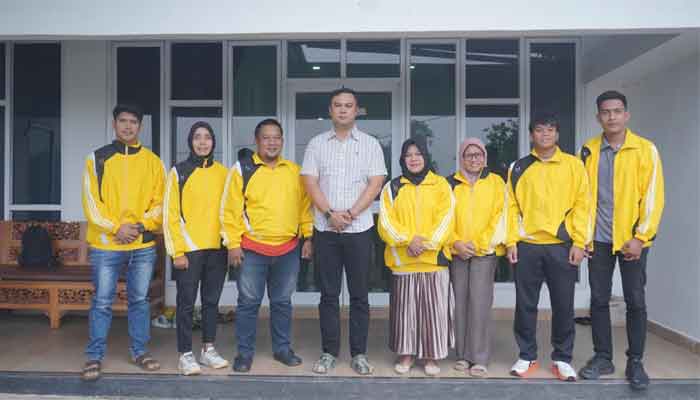 Bupati Benny Dwifa Yuswir bersama atlet SOIna Kabupaten Sijunjung
