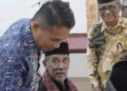 Wakil Ketua DPRD Provinsi Sumatera Barat, Evi Yandri Rajo Budiman saat Bimtek Peningkatan Kapasitas dan Peran Ninik Mamak dan Bundo Kanduang dalam Pendampingan Keluarga dan Calon Pengantin, di salah satu hotel Kota Padang