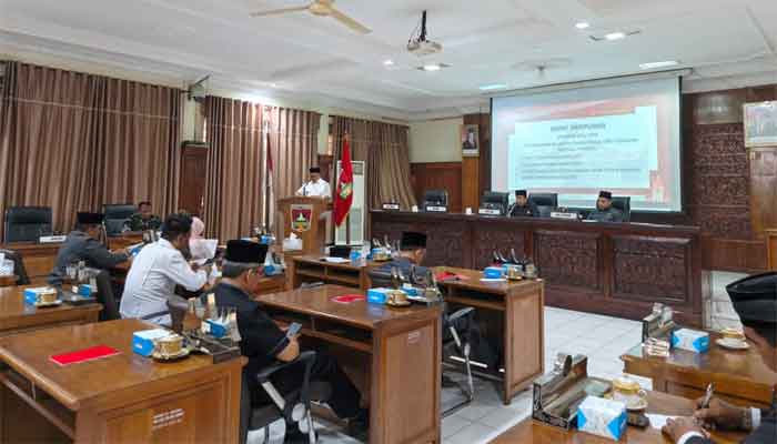 Wako Bukittinggi Sampaikan Jawaban terhadap Pandangan Umum Fraksi DPRD Atas 3 Ranperda