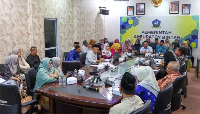 Sekda Bintan Buka Konsultasi Publik Pembentukan dan Susunan Penataan Perangkat Daerah 1 Sekda Kabupaten Bintan, Ronny Kartika membuka kegiatan Konsultasi Publik Rancangan Naskah Akademik dan Ranperda tentang Pembentukan dan Susunan Perangkat Daerah