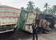 Rem Blong, Truk Hantam Teras Rumah Warga dan Terbalik