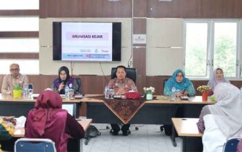 Capaian Rendah, Pemko Payakumbuh Kebut Imunisasi Dasar Lengkap di Bulan Imunisasi Kejar 4 Edukasi massal dan pelayanan imunisasi serentak bagi bayi serta balita ydi Puskesmas Payolansek, Kota Payakumbuh