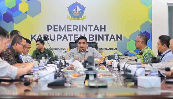 Bupati Bintan, Roby Kurniawan memimpin rapat koordinasi persiapan data dalam rangka mempercepat pertumbuhan ekonomi