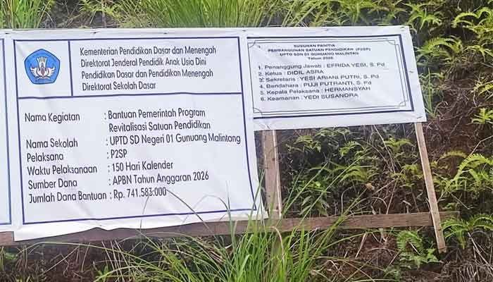 Revitalisasi SDN 01 Gunung Melintang Rp 741 Juta Disorot, Kepala Tukang Akui Kayu Bekas 2 Plang proyek revitalisasi bangunan SD Negeri 01 Gunung Melintang, Kecamatan Pangkalan Koto Baru, Kabupaten Limapuluh Kota