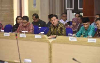 Wabup Padang Pariaman Sampaikan Kebutuhan Program Listrik Perdesaan ke PLN UID Sumbar 8 Wakil Bupati Padang Pariaman, Rahmat Hidayat dalam forum Sinkronisasi Usulan Lokasi Program Listrik Perdesaan dari Pemerintah Daerah serta Fasilitasi Penyiapan Lahan dan Penyelesaian Perizinan di Kantor PT PLN (Persero) UID Sumatera Barat