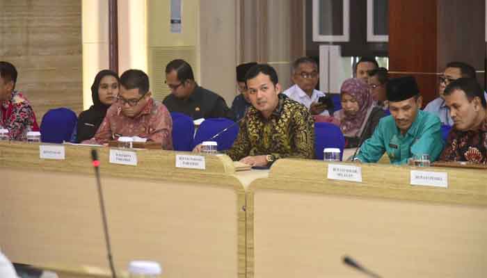 Wakil Bupati Padang Pariaman, Rahmat Hidayat dalam forum Sinkronisasi Usulan Lokasi Program Listrik Perdesaan dari Pemerintah Daerah serta Fasilitasi Penyiapan Lahan dan Penyelesaian Perizinan di Kantor PT PLN (Persero) UID Sumatera Barat