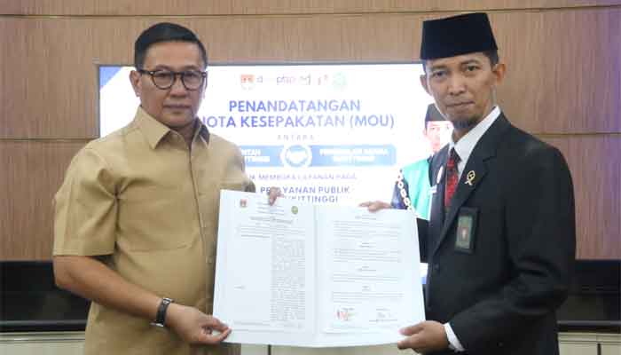 Wako Ramlan Nurmatias bersama Ketua Pengadilan Agama Bukittinggi, Salman tandatangani MoU pembukaan layanan Pengadilan Agama pada MPP