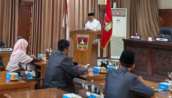 Wako Bukittinggi Sampaikan Jawaban terhadap Pandangan Umum Fraksi DPRD Atas 3 Ranperda 3 Wako Bukittinggi Sampaikan Jawaban terhadap Pandangan Umum Fraksi DPRD Atas 3 Ranperda