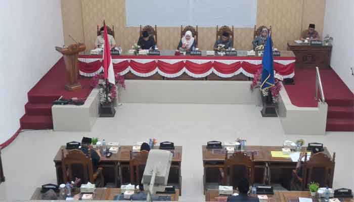 Rapat Paripurna DPRD Kota Sawahlunto dengan agenda penyampaian Nota Penjelasan Wali Kota atas Rancangan APBD Tahun Anggaran 2027