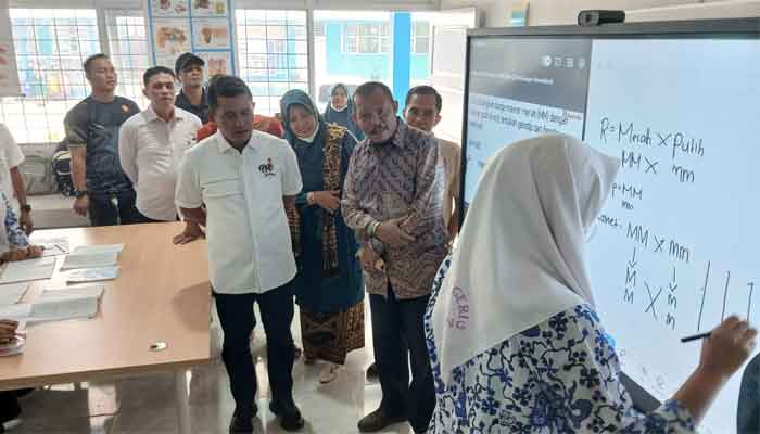 Kabupaten Solok Terima Program Revitalisasi untuk 76 Sekolah 1 Kabupaten Solok Terima Program Revitalisasi untuk 12 SD dan SMP