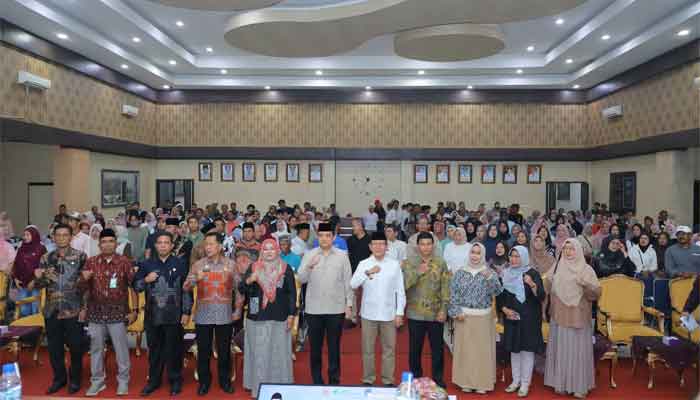 Anggota Komisi IX DPR RI Dapil Sumatera Barat II, Ade Rezki Pratama saat sosialisasi jaminan sosial ketenagakerjaan dan kesehatan di Aula Josrizal Zain Lantai 3 Balai Kota Payakumbuh
