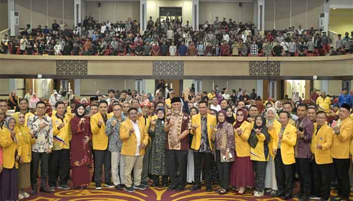 Temu Akbar, Gubernur Sumbar Dorong Alumni UNP Perkuat Kontribusi untuk Daerah 1 Gubernur Sumbar, Mahyeldi hadiri Temu Akbar Alumni IKIP/UNP Lintas Angkatan 2026 dalam rangka Dies Natalis ke-72 UNP di Auditorium UNP
